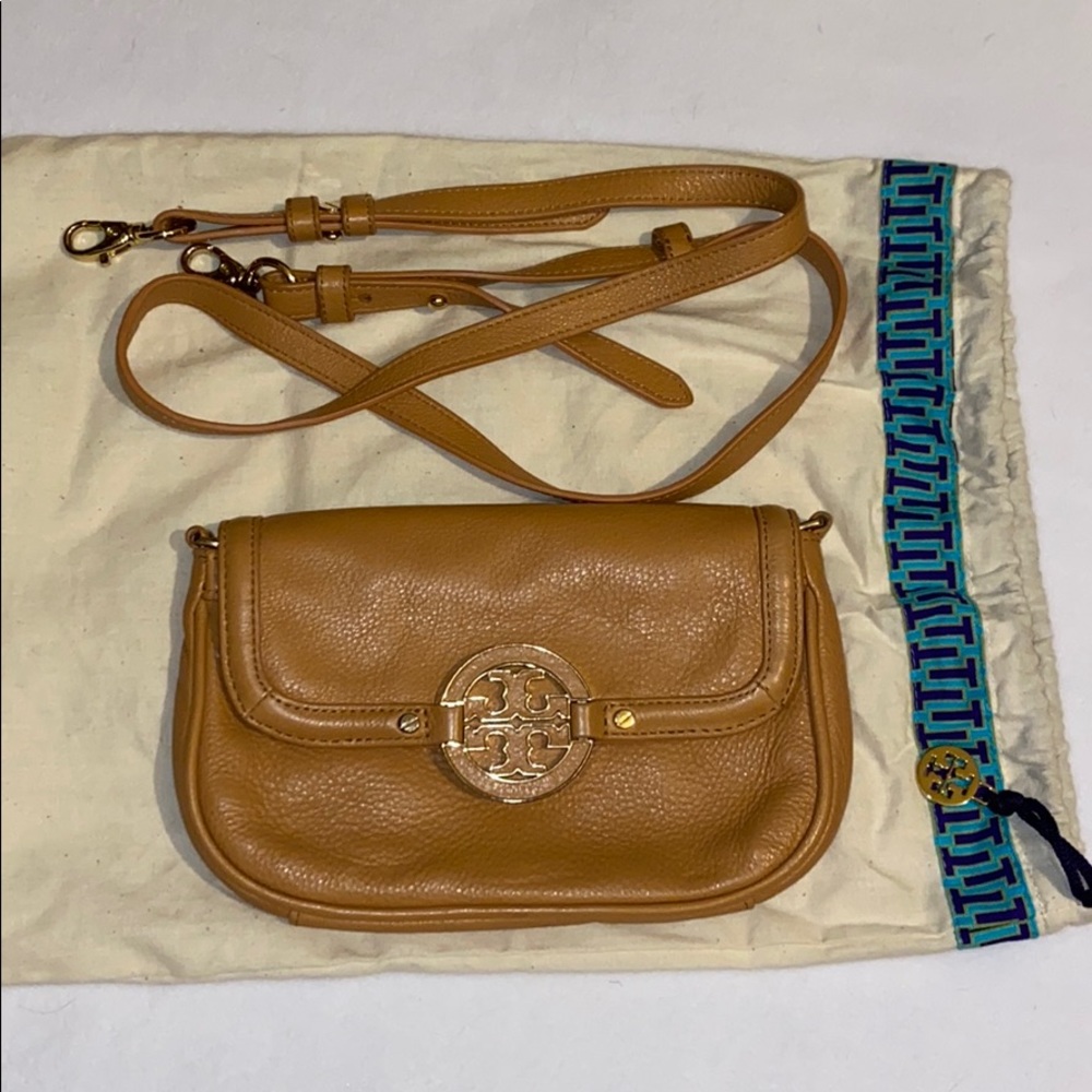 Tory Burch Amanda Crossbody in Tan